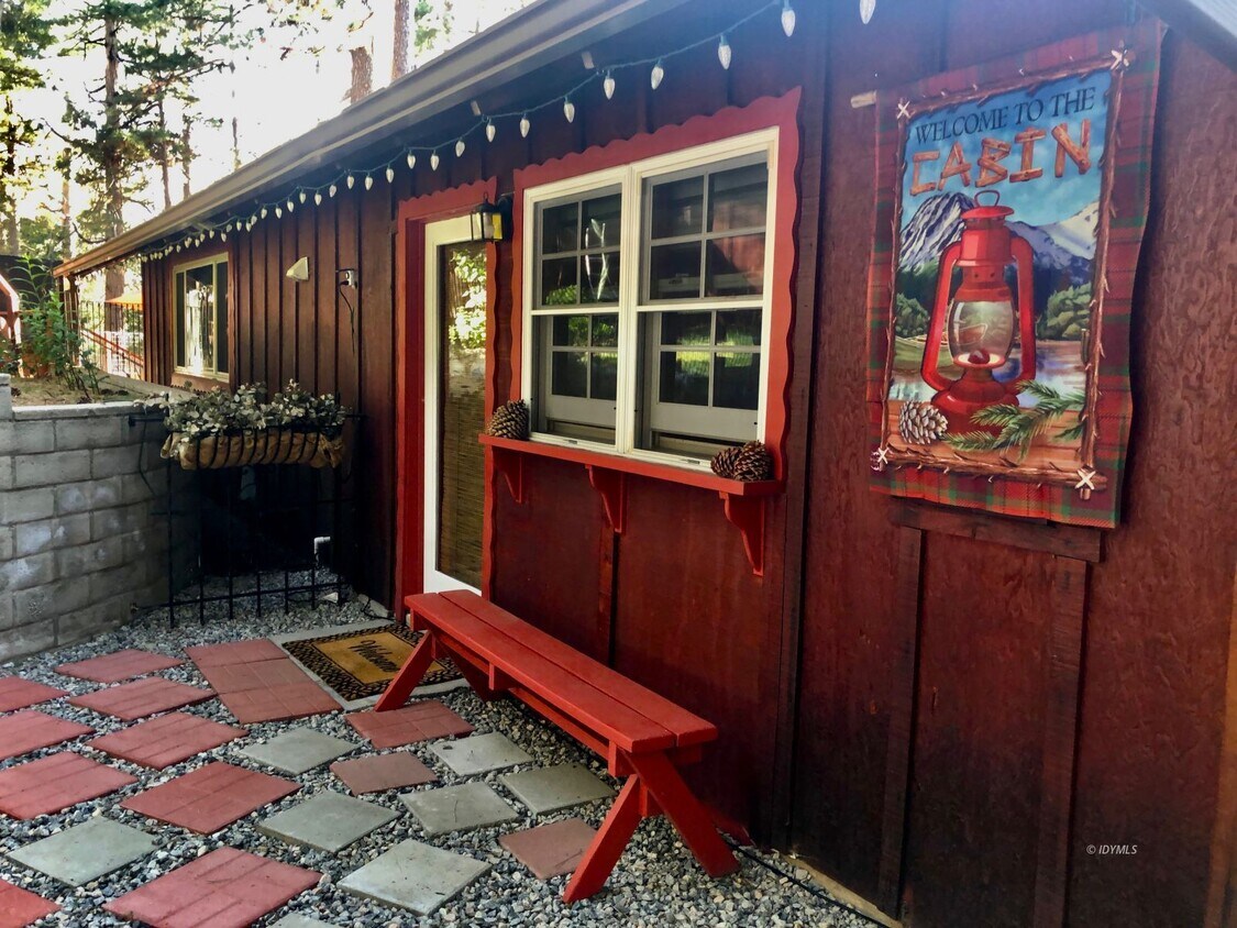 Your YearLong Getaway Mountain Cabin House Rental in IdyllwildPine