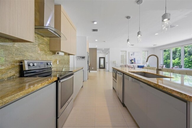 Foto del edificio - 7800 Center Bay Dr