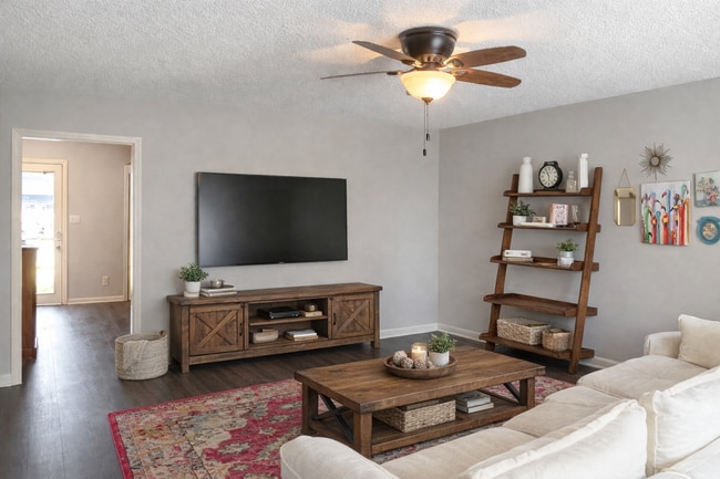 Building Photo - 1080 Maple Cir