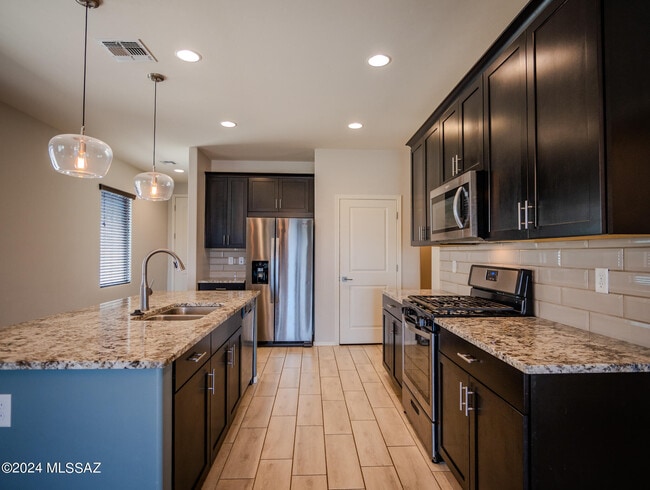 Building Photo - 14686 S Avenida Lago De Plata