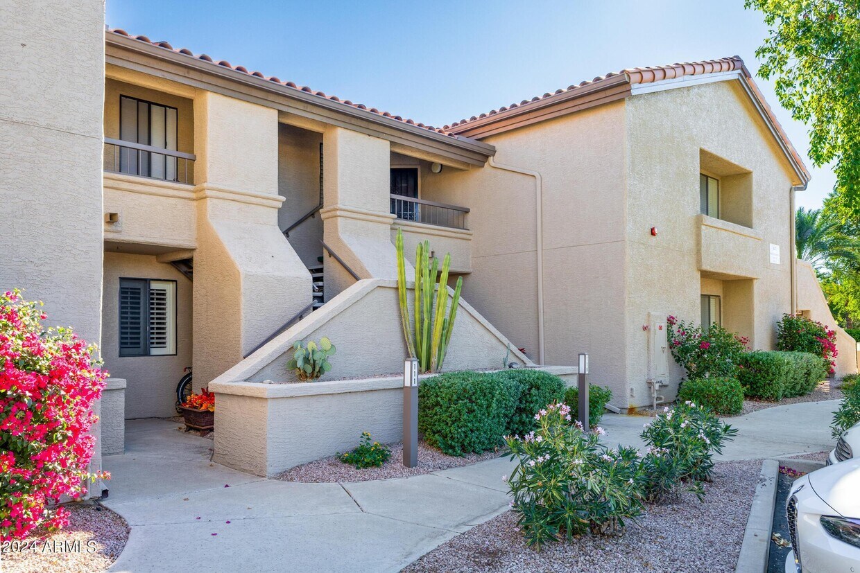 9460 E Mission Ln Unit 210, Scottsdale, AZ 85258 Room for Rent in