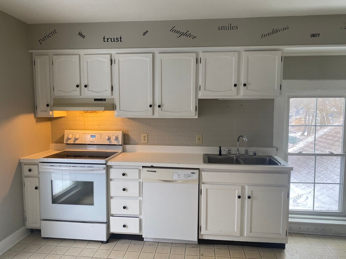 927 N Eaton St Unit 2, Albion, MI 49224 Apartments in Albion, MI