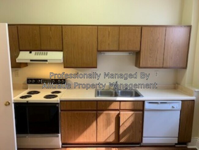 Building Photo - 531 W Ormsby Ave