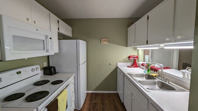 Building Photo - 4000 SW 23rd St