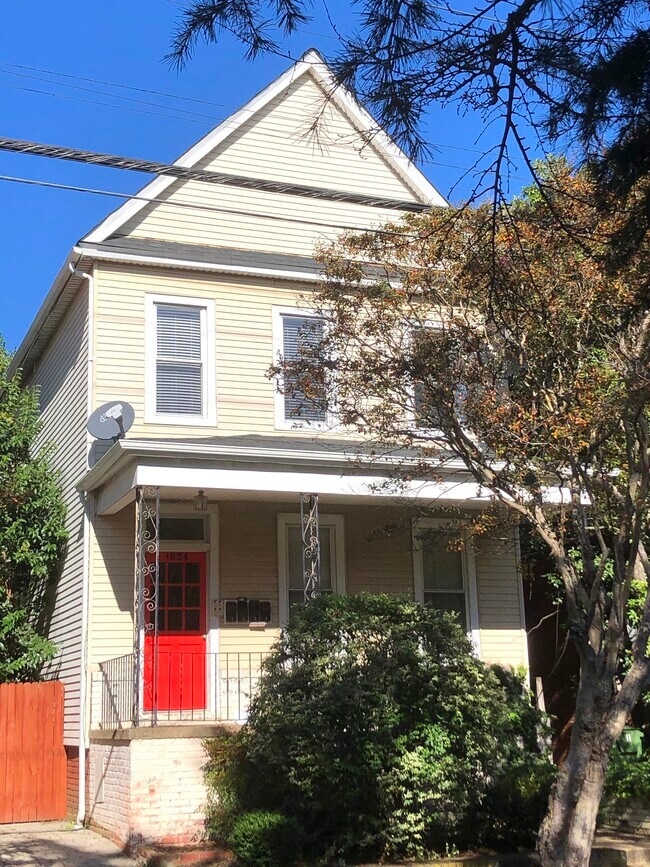 Front of the building - 1034 Redgate Ave