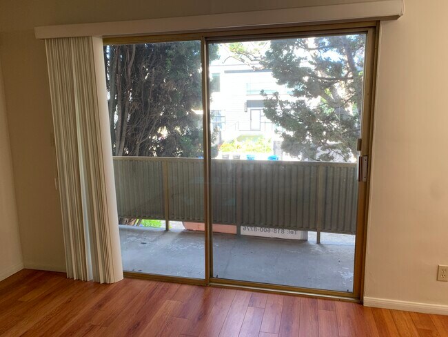 Building Photo - 1411 N Poinsettia Pl