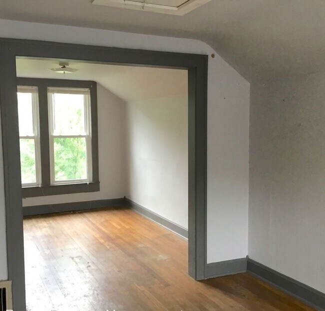 Building Photo - Large House- Brand new updates.