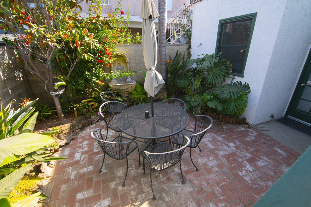 Shared private patio - 1054 Ximeno Ave