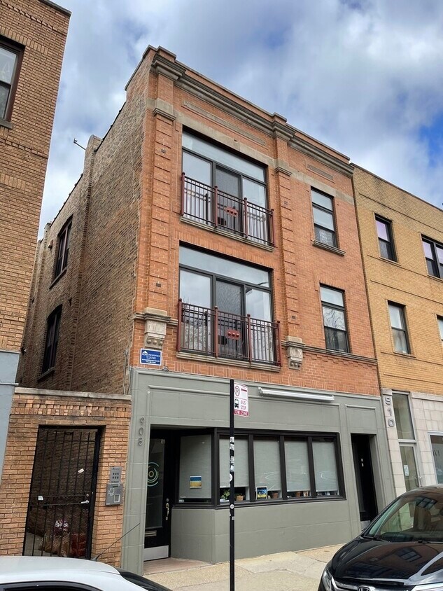 Foto principal - 908 N Damen Ave