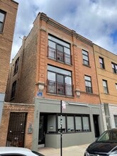 Building Photo - 908 N Damen Ave