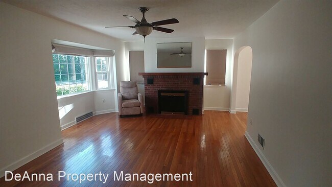 Foto del edificio - 3 br, 1 bath House - 37800 Capel Rd