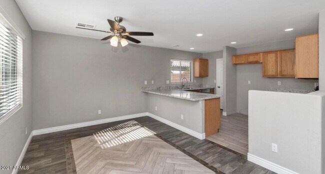 Foto del edificio - 23949 W Hadley St