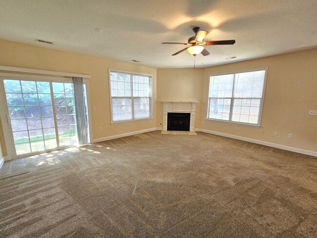 Building Photo - 20 Roselite Cir