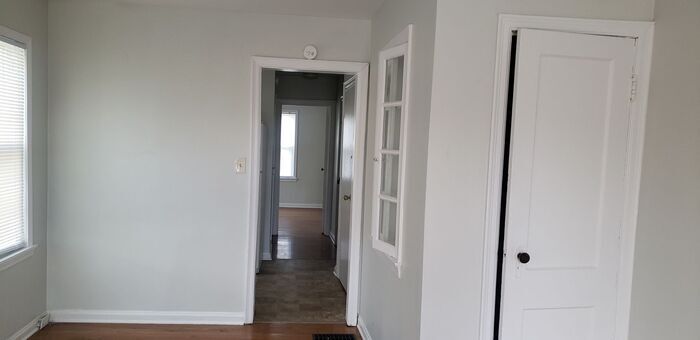 Building Photo - 4015 Clarendon Rd