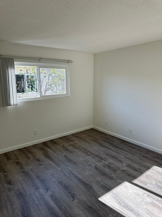 Building Photo - 1525 S Saltair Ave