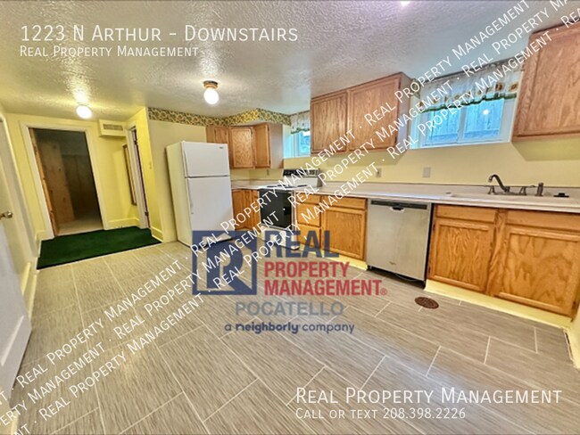 Foto del edificio - 1223 N Arthur-Downstairs