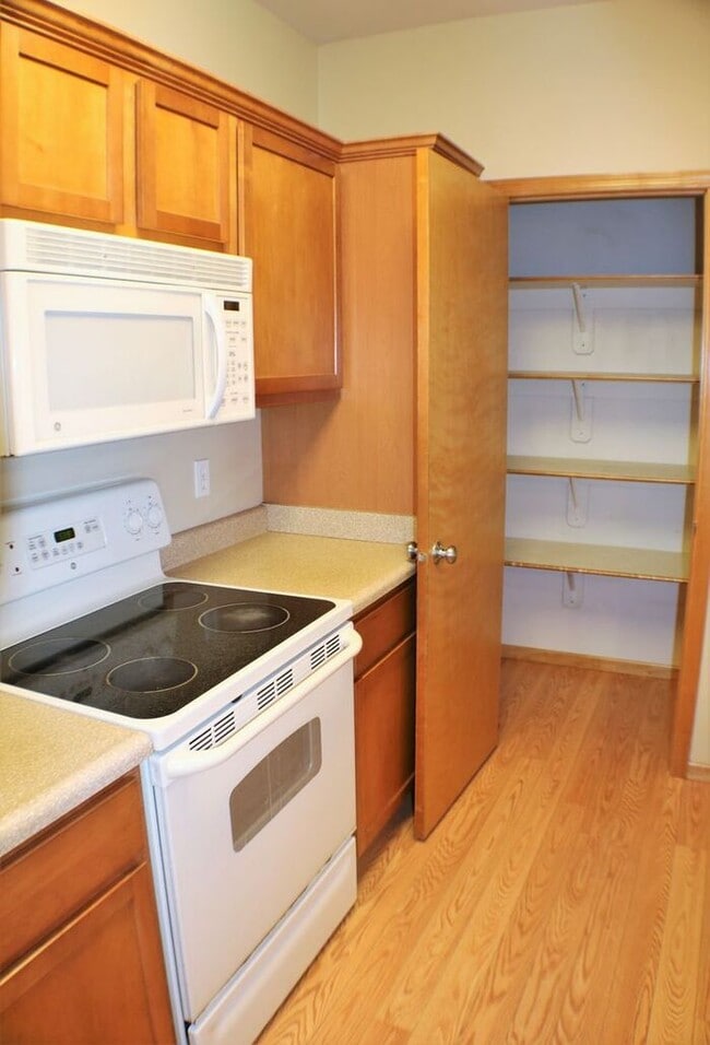 Building Photo - $1,300 | 2 Bedroom, 2 Bathroom Condo | Pet...