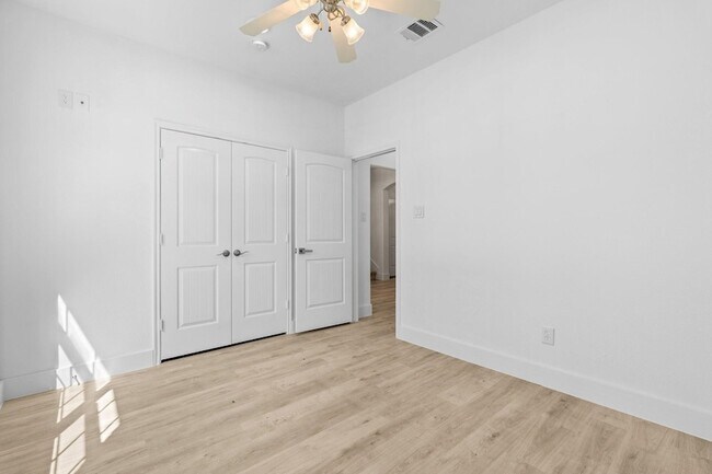 Foto del edificio - 12625 Joplin Drive