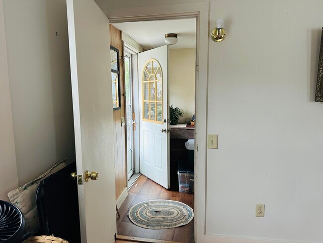 Building Photo - 3 Bedford St