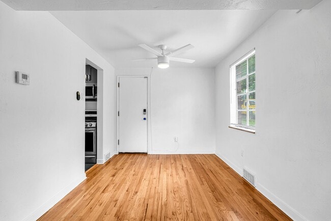 Building Photo - 1205 Labelle St
