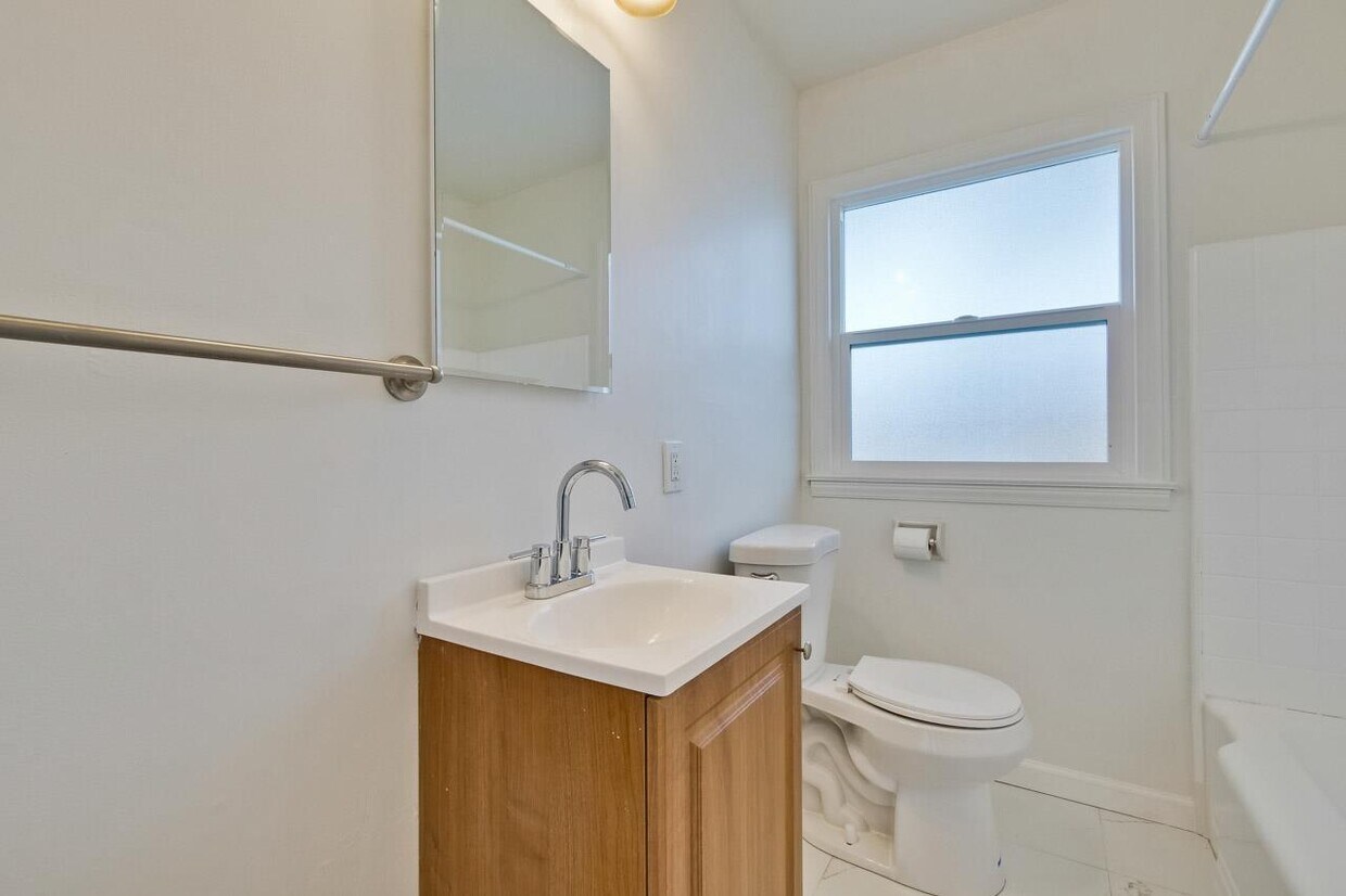 Primary Photo - 2249 Capitol Ave