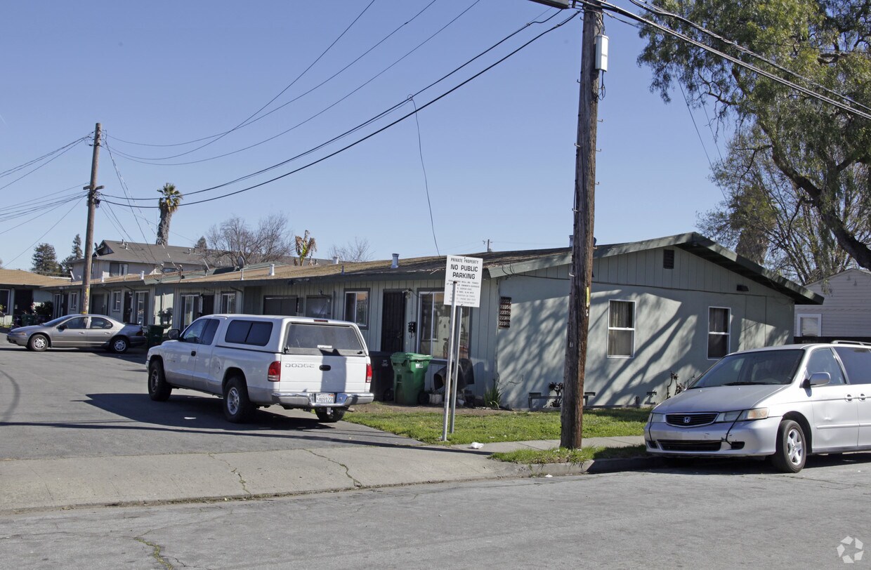 Primary Photo - 22354-22362 Flagg St
