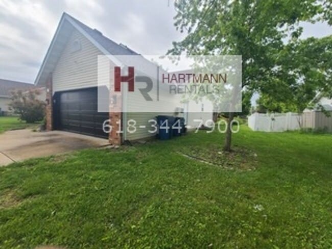Photo - Three Bedroom Two Bath Ranch Home in Troy, IL!