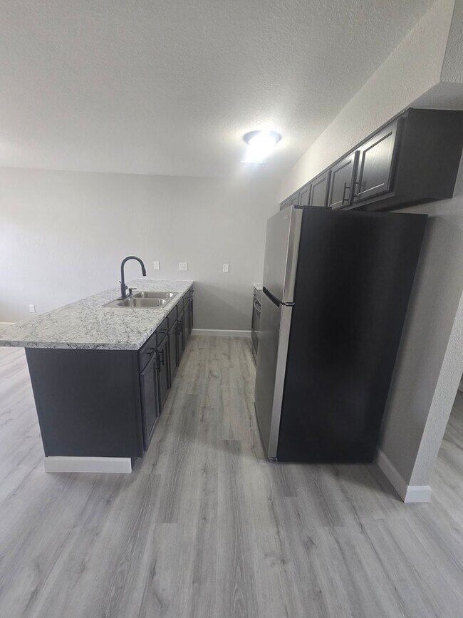 Foto del edificio - 2 Bedroom , 1 Bathroom Apartment!