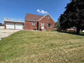 Building Photo - 5139 Algoma Rd