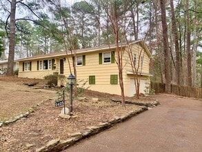 Building Photo - 2425 N Cheryl Dr