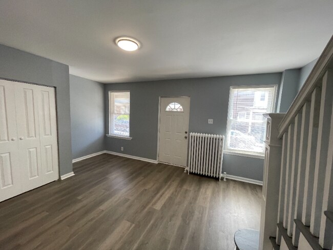 Building Photo - 417 Delphine St
