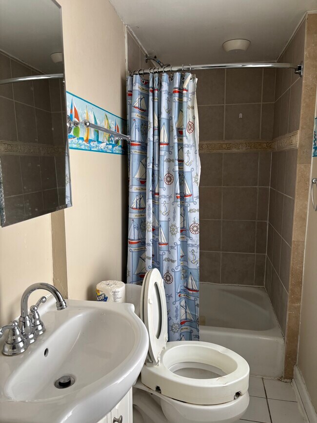 Foto del edificio - 556 Hartmann Ln