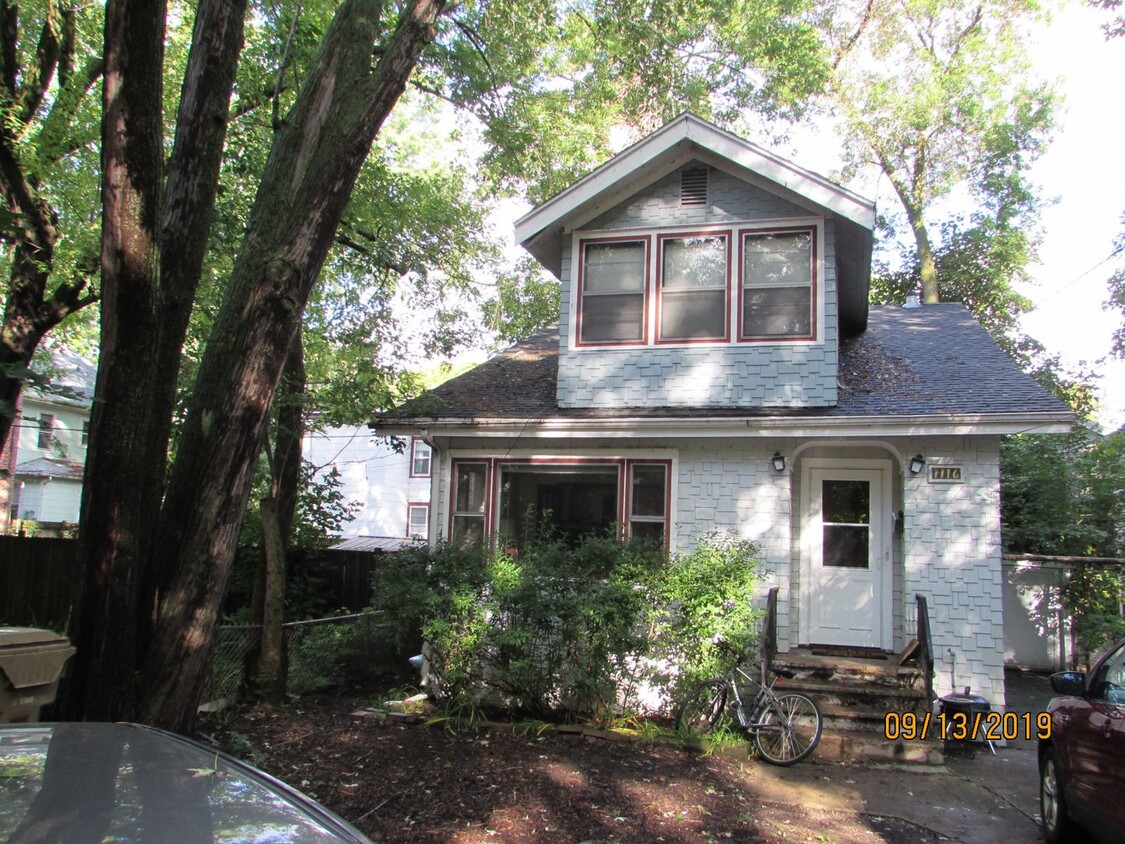 Primary Photo - Secluded House on Near East Side