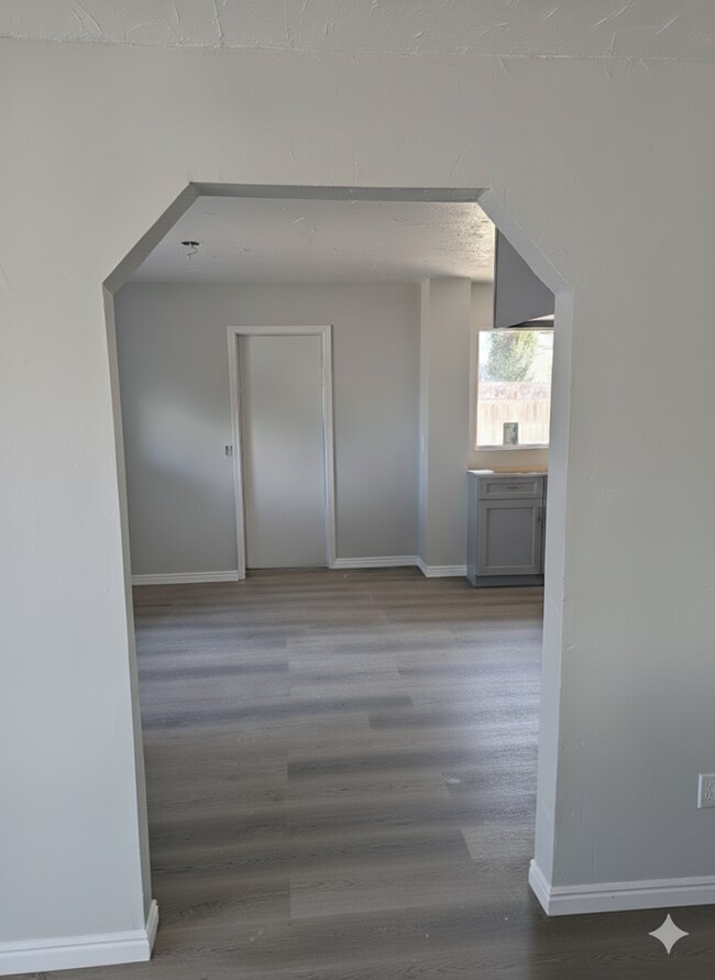 Del salón al comedor - 960 E 2680 N