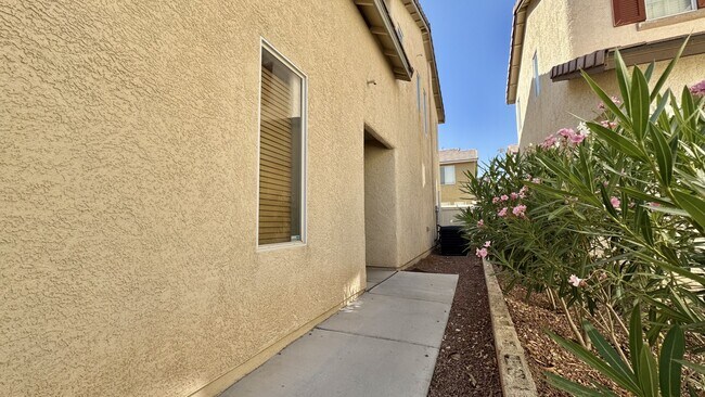 Foto del edificio - 4663 Aventura Canyon Ct