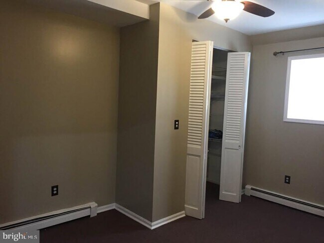 Foto del edificio - 5800 River Rd