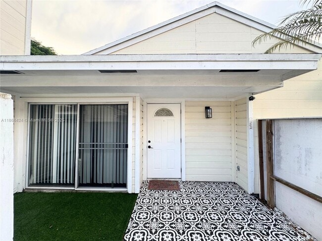 Foto del edificio - 3324 NW 101st Ave