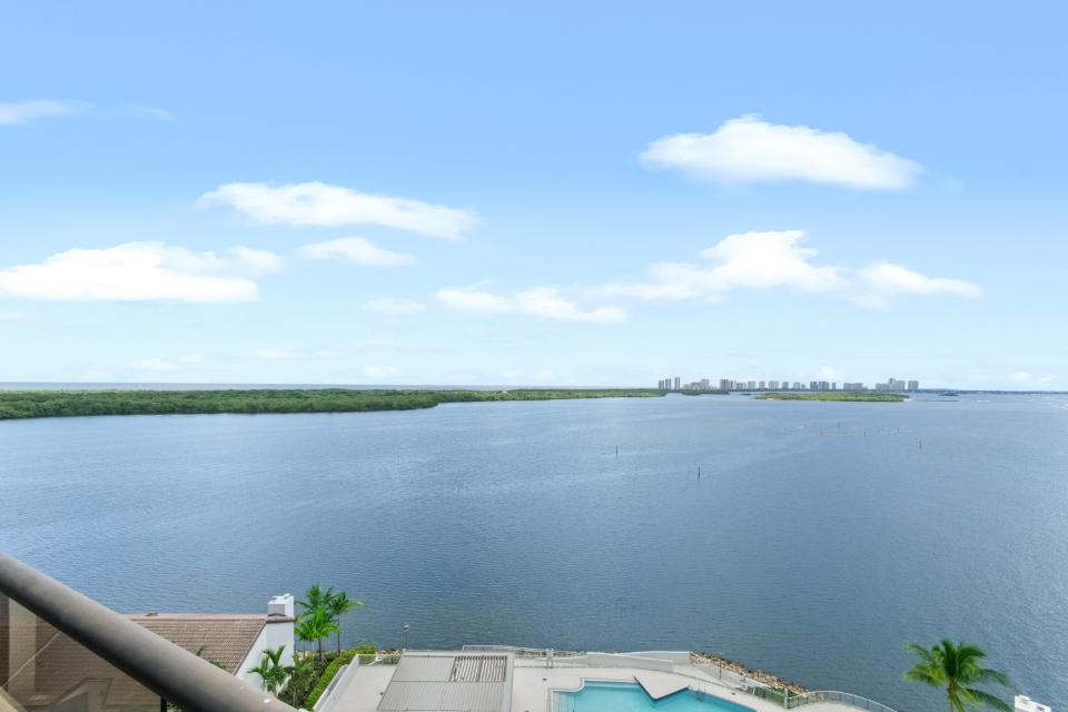 Foto principal - 100 Lakeshore Dr