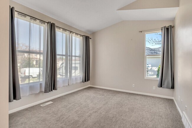 Building Photo - 8847 Mountain Vista Dr