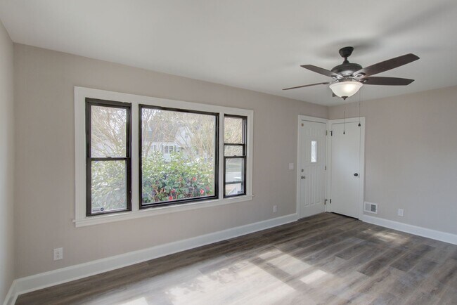Foto del edificio - Fully Renovated 2 Bedroom, 1 Bath Home
