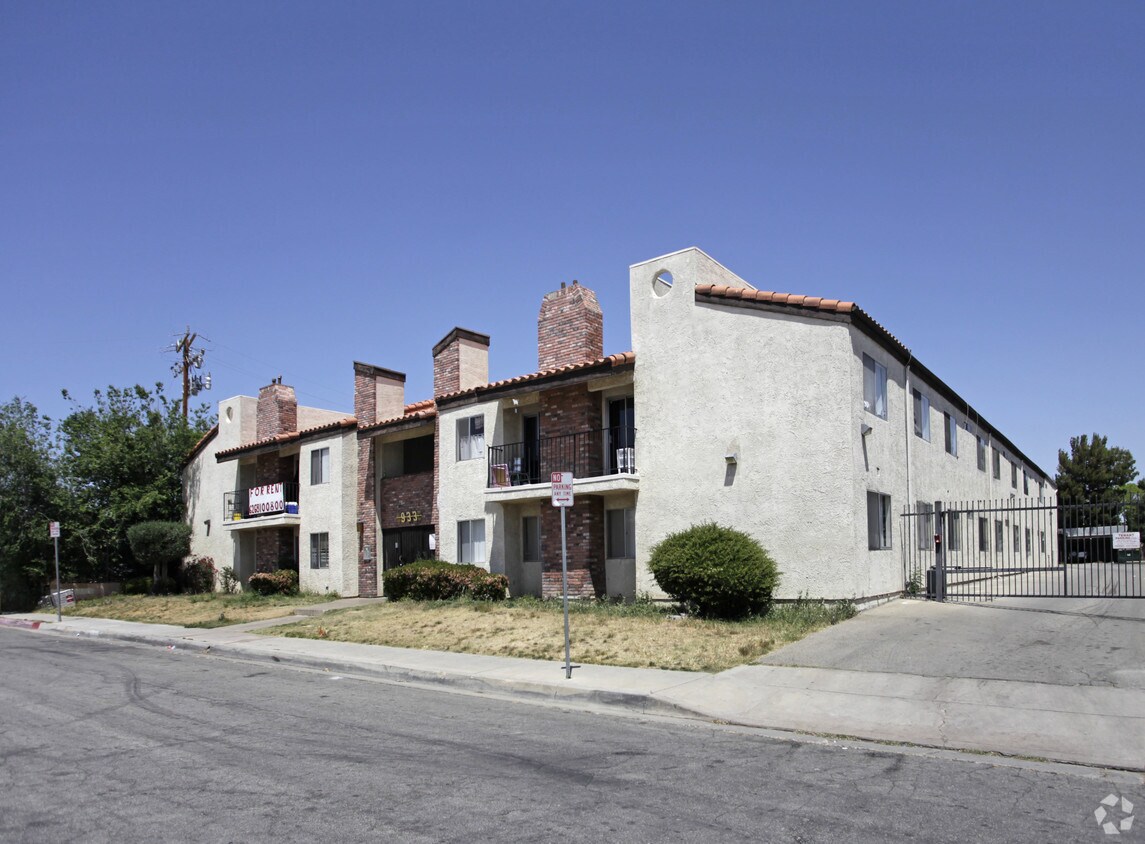 Foto principal - 933 E Avenue Q4