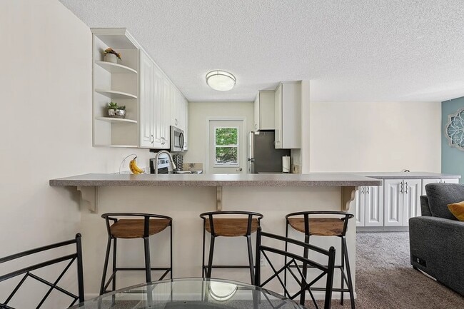 Foto del edificio - 13525 Zenith Ln