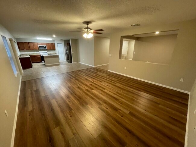 Foto del edificio - 10153 Winding River Rd