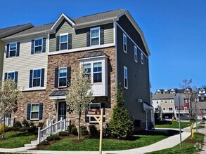 Building Photo - 1019 Mohawk Ln