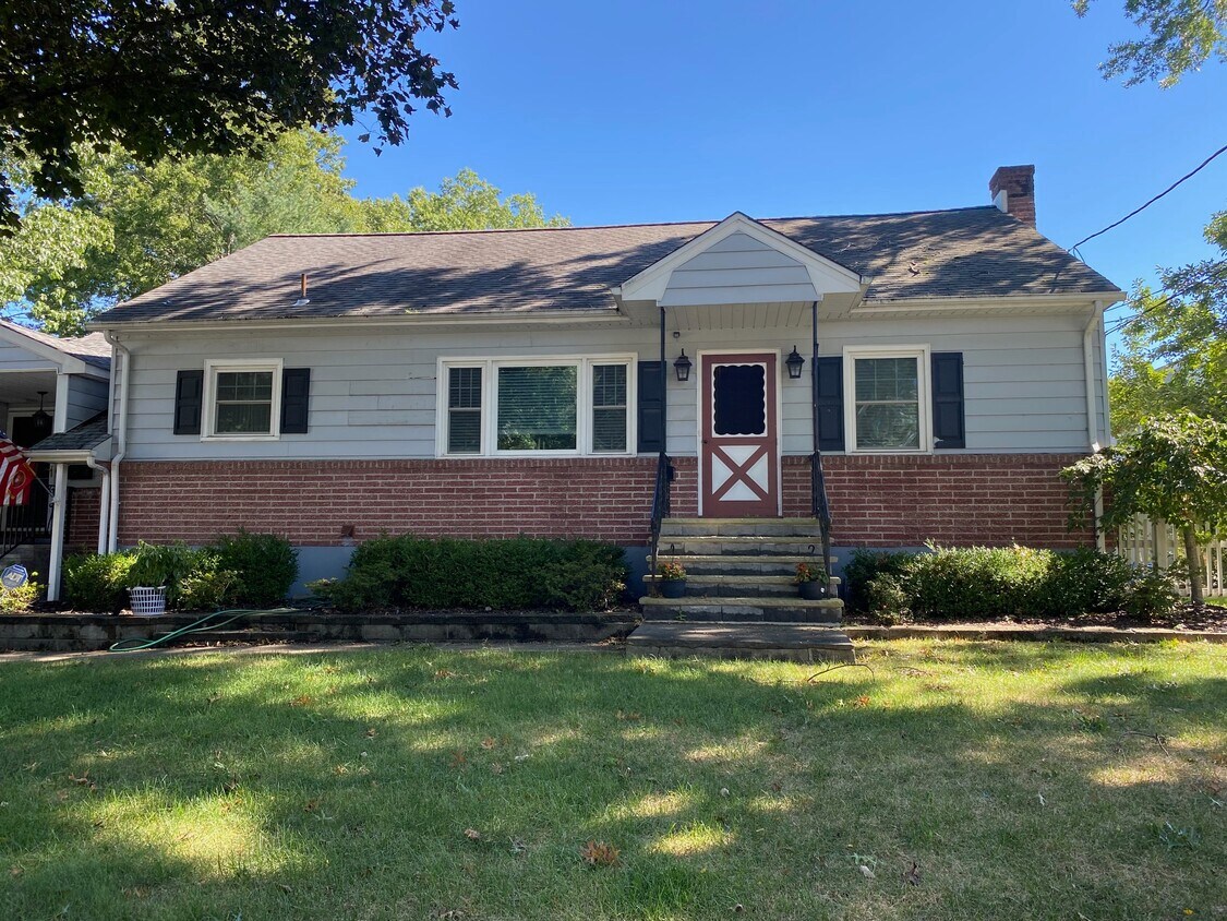 11 Station Rd Unit 2nd Floor, Madison, NJ 07940 Apartments in Madison