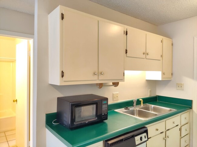 Building Photo - 755 Burcale Rd