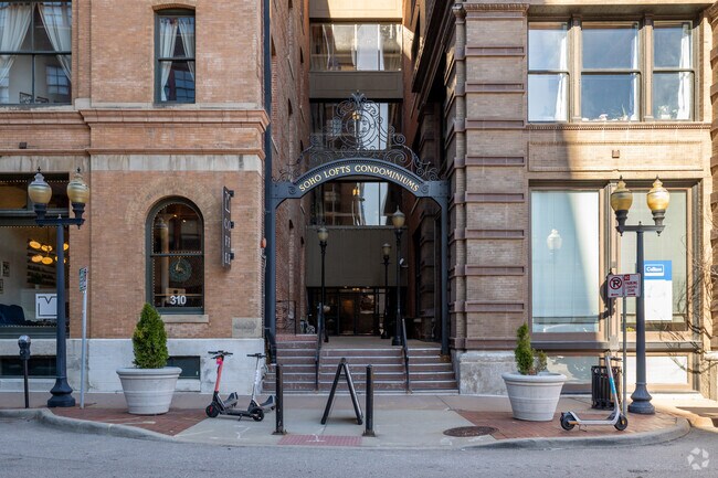 Building Photo - SoHo West