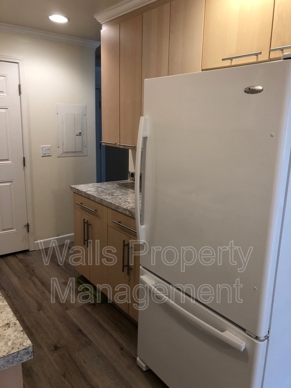 Building Photo - 7060 Lincoln Park Way SW