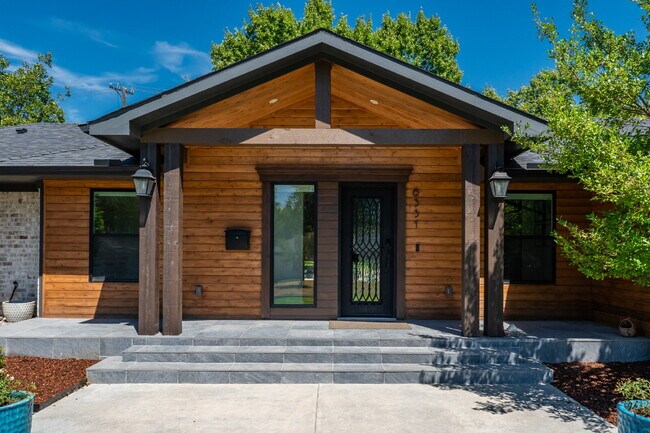 Building Photo - 6331 Linden Ln