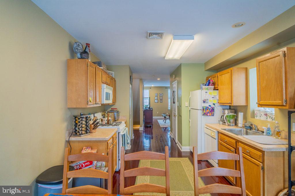 Primary Photo - 775 S 20th St